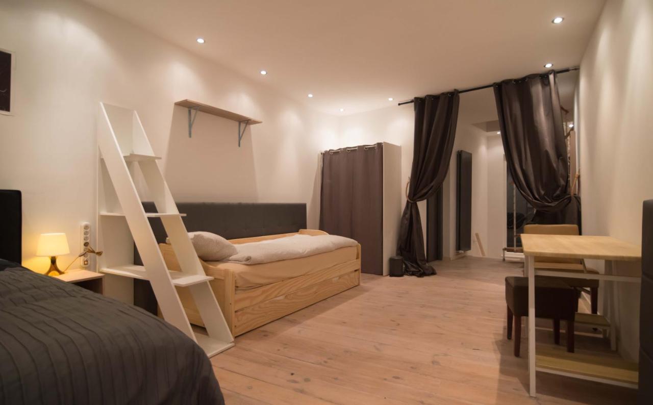 Full 4 Floors House At The Center Сasa de vacaciones *